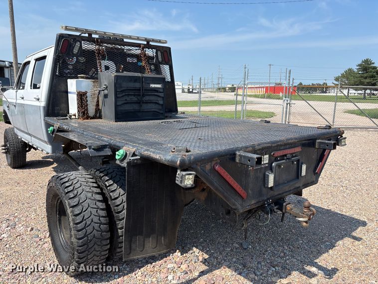 image for item NM9923 1995 Ford F350 Crew Cab flatbed pickup truck