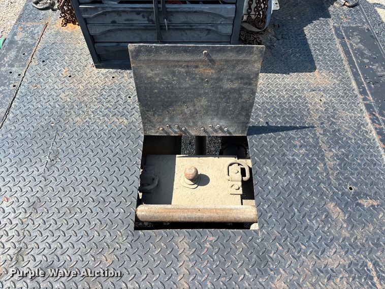 image for item NM9923 1995 Ford F350 Crew Cab flatbed pickup truck