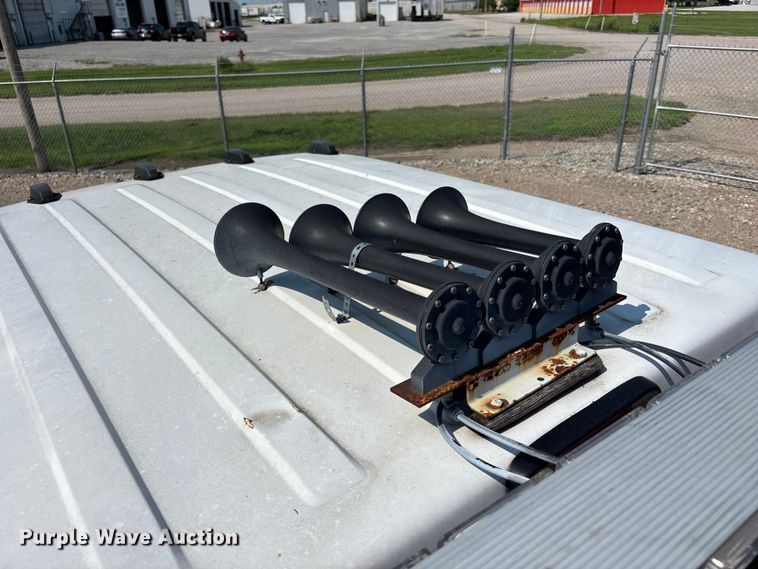 image for item NM9923 1995 Ford F350 Crew Cab flatbed pickup truck
