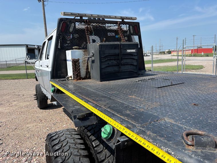 image for item NM9923 1995 Ford F350 Crew Cab flatbed pickup truck