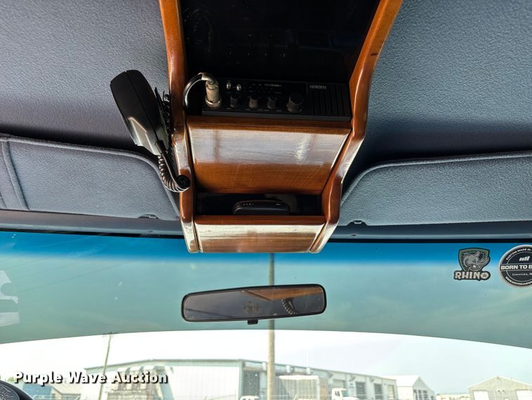 image for item NM9923 1995 Ford F350 Crew Cab flatbed pickup truck