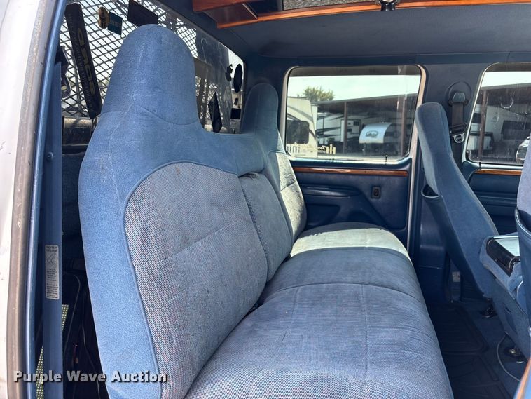 image for item NM9923 1995 Ford F350 Crew Cab flatbed pickup truck