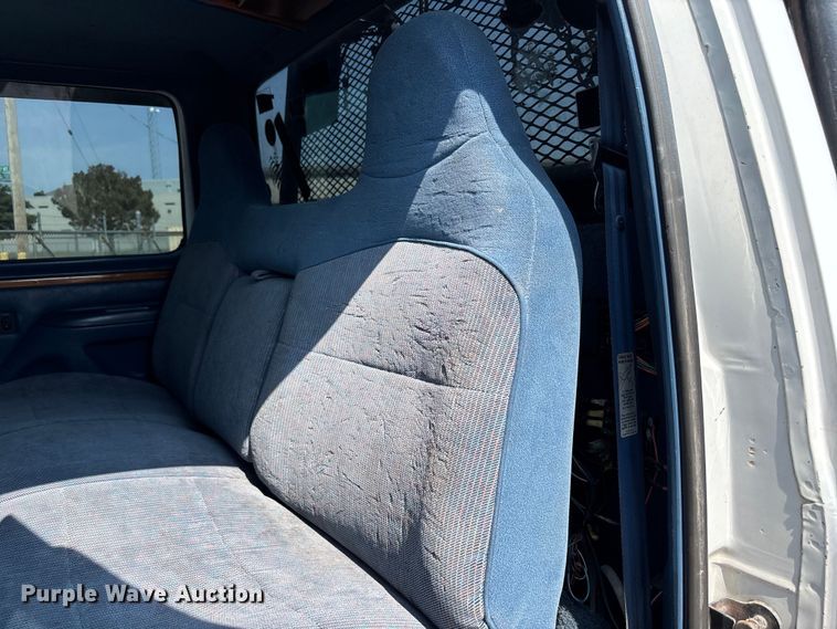 image for item NM9923 1995 Ford F350 Crew Cab flatbed pickup truck