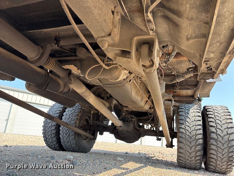 image for item NM9923 1995 Ford F350 Crew Cab flatbed pickup truck