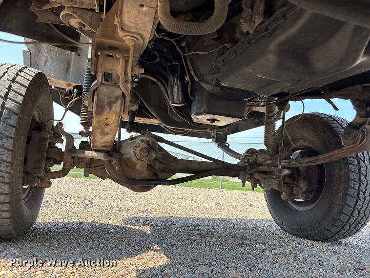 image for item NM9923 1995 Ford F350 Crew Cab flatbed pickup truck