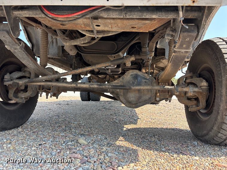 image for item NM9923 1995 Ford F350 Crew Cab flatbed pickup truck
