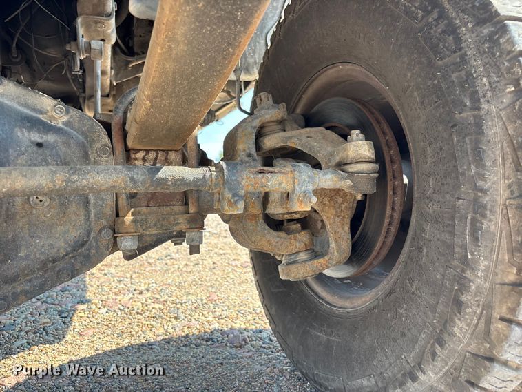 image for item NM9923 1995 Ford F350 Crew Cab flatbed pickup truck