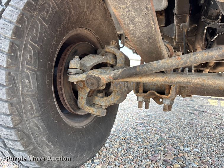 image for item NM9923 1995 Ford F350 Crew Cab flatbed pickup truck