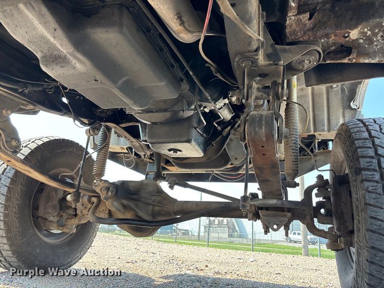image for item NM9923 1995 Ford F350 Crew Cab flatbed pickup truck