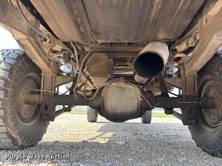 image for item NM9923 1995 Ford F350 Crew Cab flatbed pickup truck