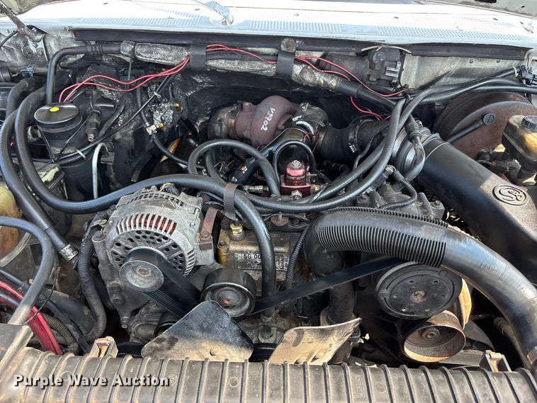 image for item NM9923 1995 Ford F350 Crew Cab flatbed pickup truck