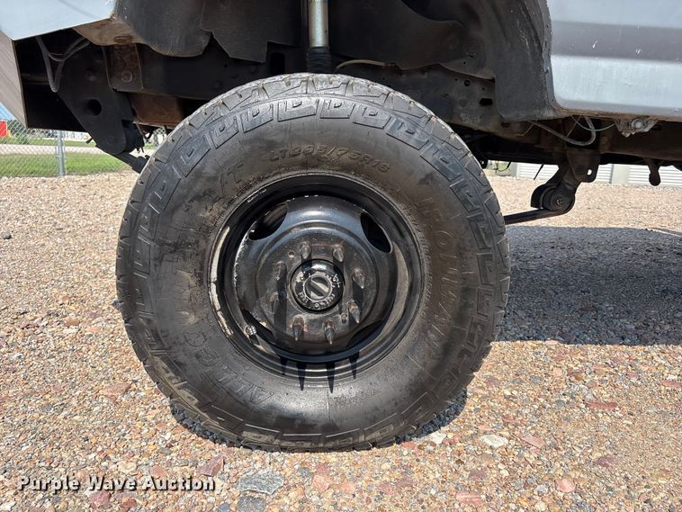 image for item NM9923 1995 Ford F350 Crew Cab flatbed pickup truck