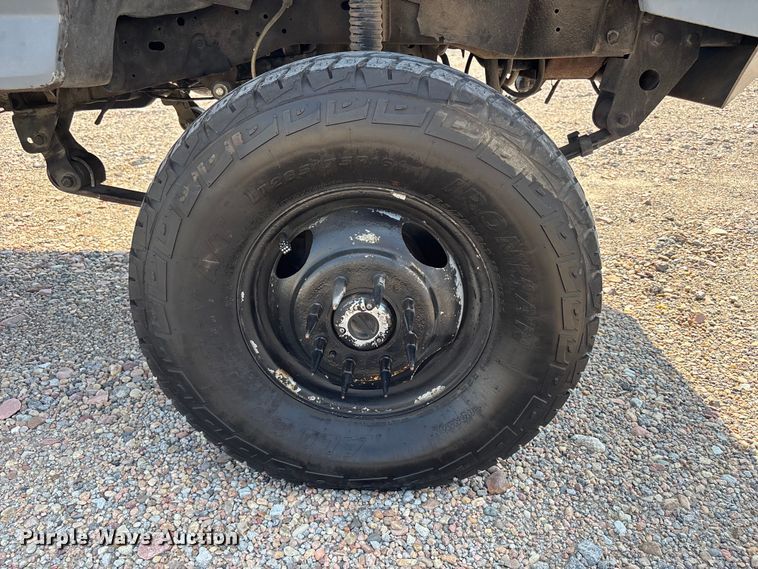image for item NM9923 1995 Ford F350 Crew Cab flatbed pickup truck