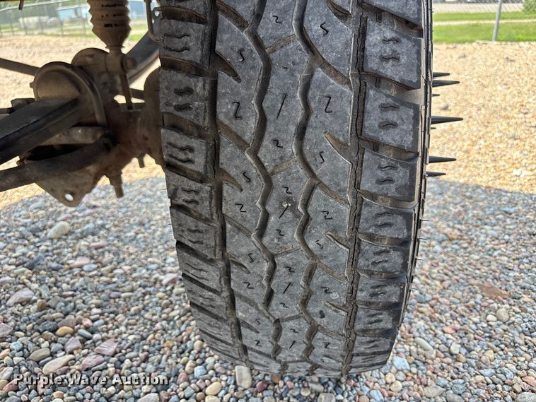 image for item NM9923 1995 Ford F350 Crew Cab flatbed pickup truck