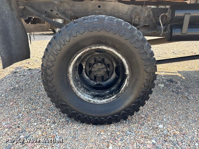 image for item NM9923 1995 Ford F350 Crew Cab flatbed pickup truck