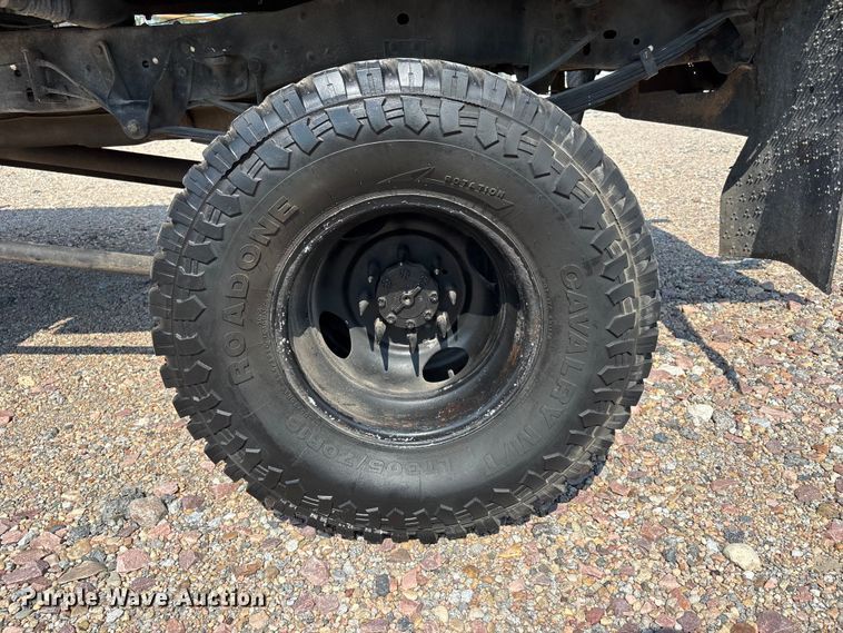 image for item NM9923 1995 Ford F350 Crew Cab flatbed pickup truck