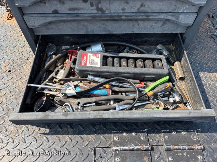 image for item NM9923 1995 Ford F350 Crew Cab flatbed pickup truck