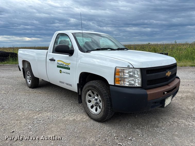 image for item NM9942 2013 Chevrolet Silverado 1500 pickup truck