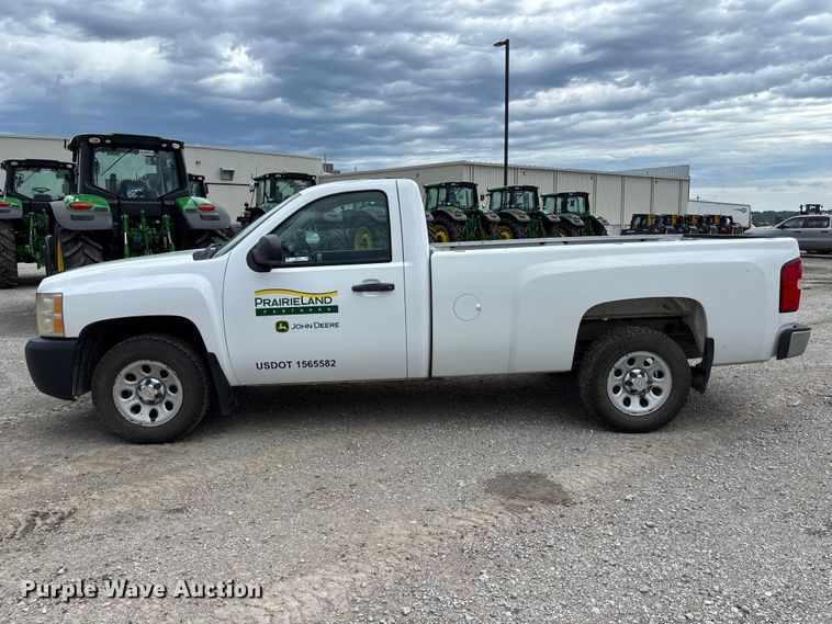 image for item NM9942 2013 Chevrolet Silverado 1500 pickup truck