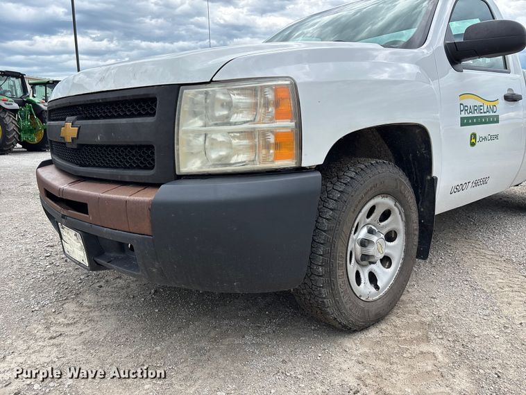 image for item NM9942 2013 Chevrolet Silverado 1500 pickup truck