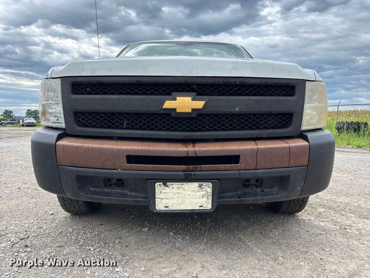 image for item NM9942 2013 Chevrolet Silverado 1500 pickup truck