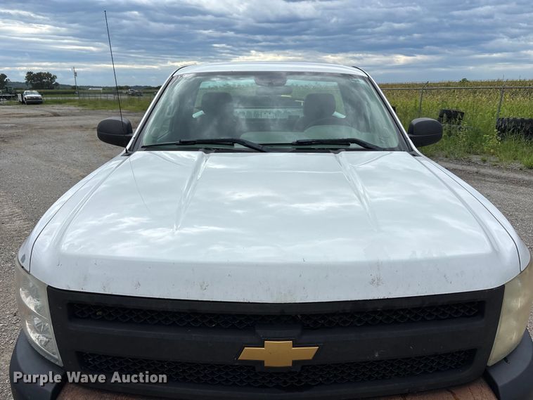 image for item NM9942 2013 Chevrolet Silverado 1500 pickup truck