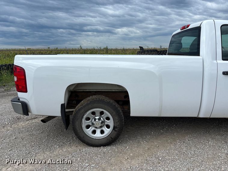 image for item NM9942 2013 Chevrolet Silverado 1500 pickup truck