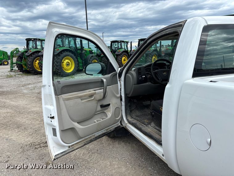 image for item NM9942 2013 Chevrolet Silverado 1500 pickup truck