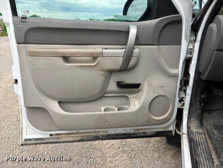 image for item NM9942 2013 Chevrolet Silverado 1500 pickup truck
