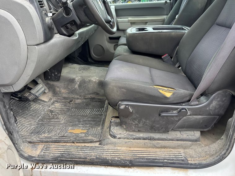 image for item NM9942 2013 Chevrolet Silverado 1500 pickup truck
