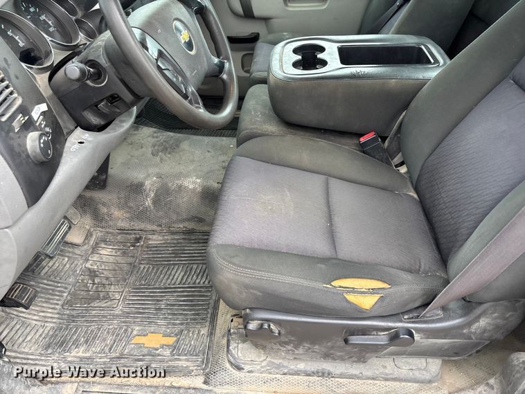 image for item NM9942 2013 Chevrolet Silverado 1500 pickup truck