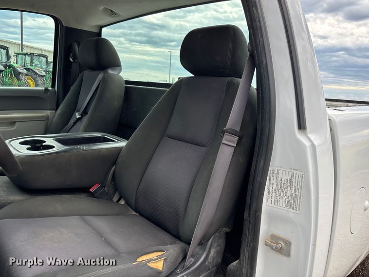 image for item NM9942 2013 Chevrolet Silverado 1500 pickup truck