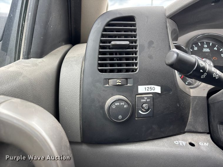 image for item NM9942 2013 Chevrolet Silverado 1500 pickup truck
