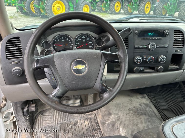 image for item NM9942 2013 Chevrolet Silverado 1500 pickup truck