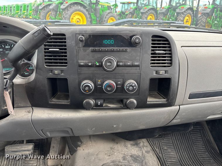 image for item NM9942 2013 Chevrolet Silverado 1500 pickup truck