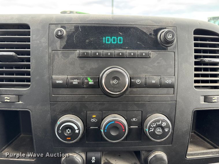 image for item NM9942 2013 Chevrolet Silverado 1500 pickup truck