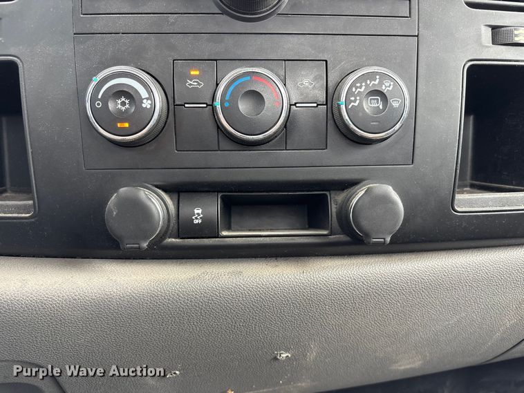 image for item NM9942 2013 Chevrolet Silverado 1500 pickup truck
