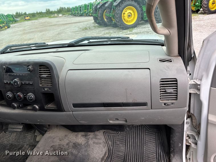 image for item NM9942 2013 Chevrolet Silverado 1500 pickup truck