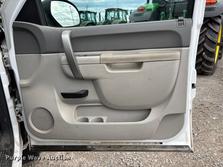 image for item NM9942 2013 Chevrolet Silverado 1500 pickup truck