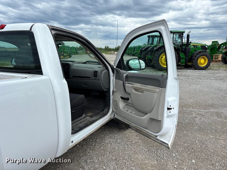 image for item NM9942 2013 Chevrolet Silverado 1500 pickup truck