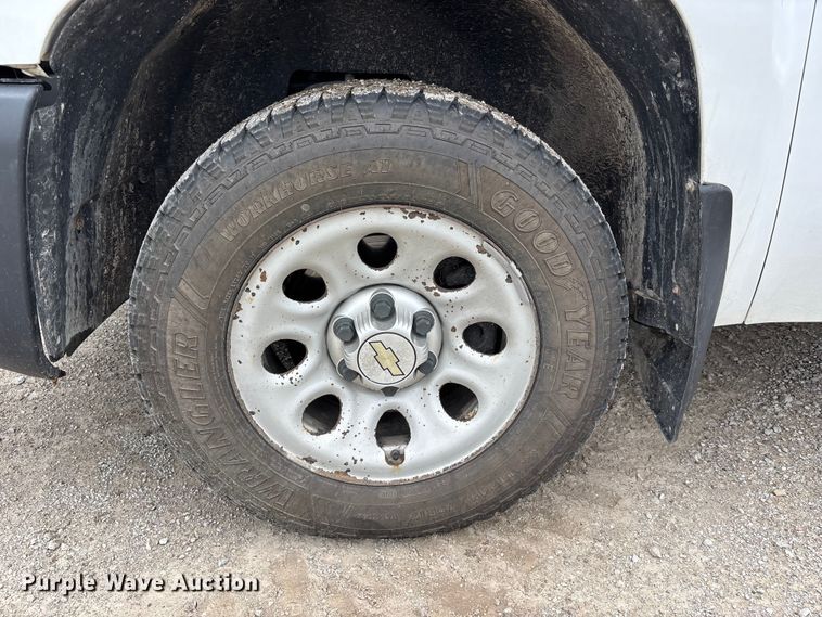 image for item NM9942 2013 Chevrolet Silverado 1500 pickup truck
