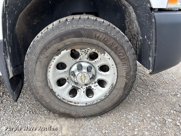 image for item NM9942 2013 Chevrolet Silverado 1500 pickup truck