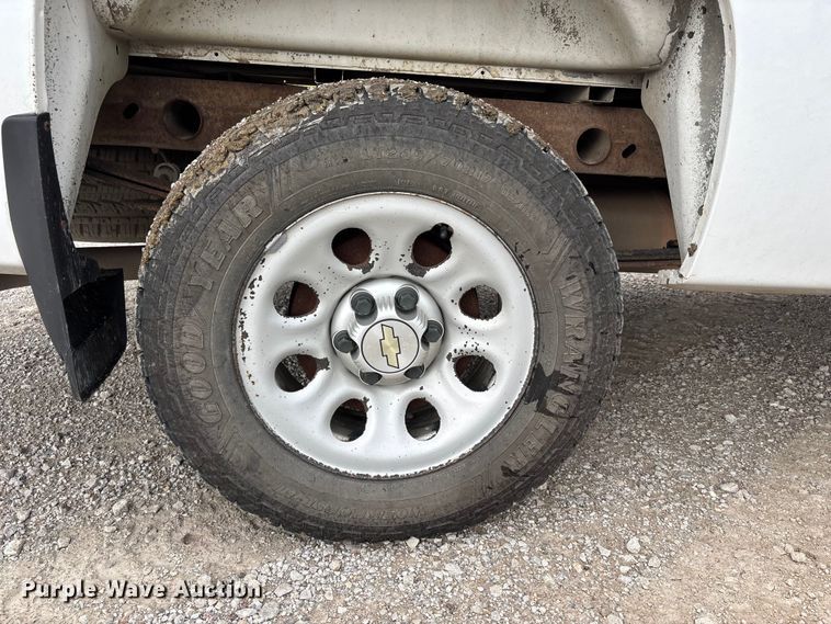 image for item NM9942 2013 Chevrolet Silverado 1500 pickup truck