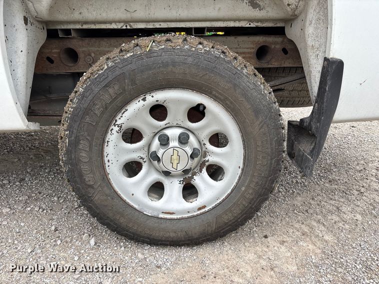 image for item NM9942 2013 Chevrolet Silverado 1500 pickup truck