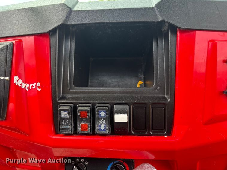 image for item NM9956 2016 Gravely 3000 utility vehicle