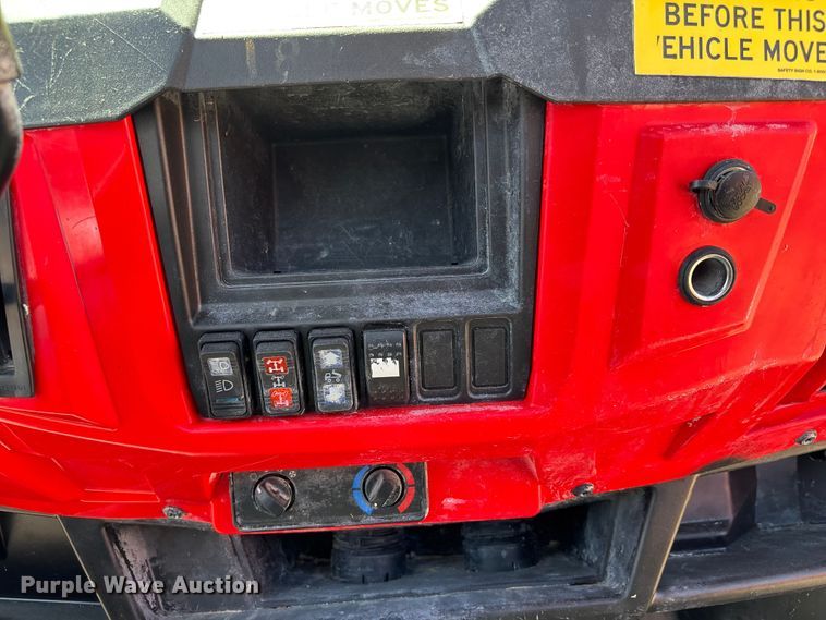 image for item NM9957 2016 Gravely 3000 utility vehicle
