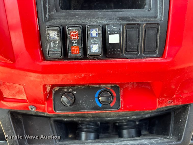 image for item NM9959 2016 Gravely 3000 utility vehicle