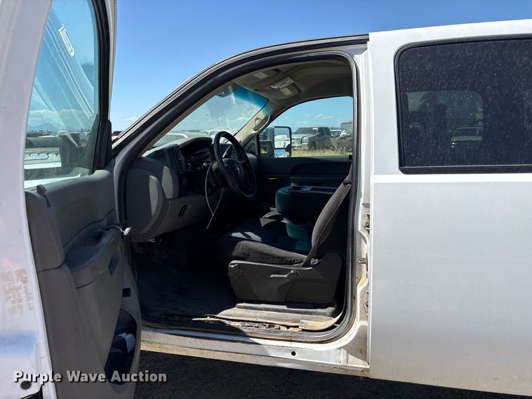 image for item YA3458 2012 Chevrolet Silverado 2500HD Crew Cab pickup truck