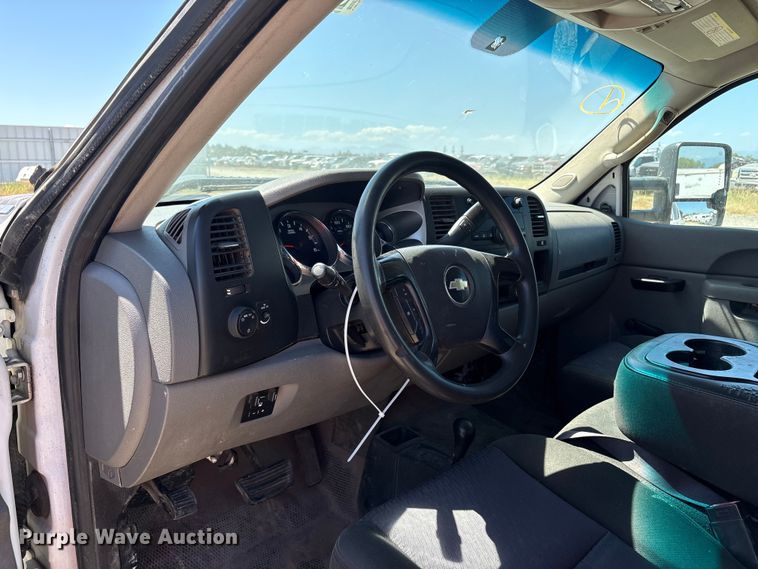 image for item YA3458 2012 Chevrolet Silverado 2500HD Crew Cab pickup truck