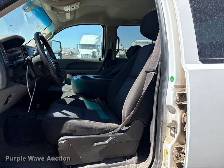 image for item YA3458 2012 Chevrolet Silverado 2500HD Crew Cab pickup truck